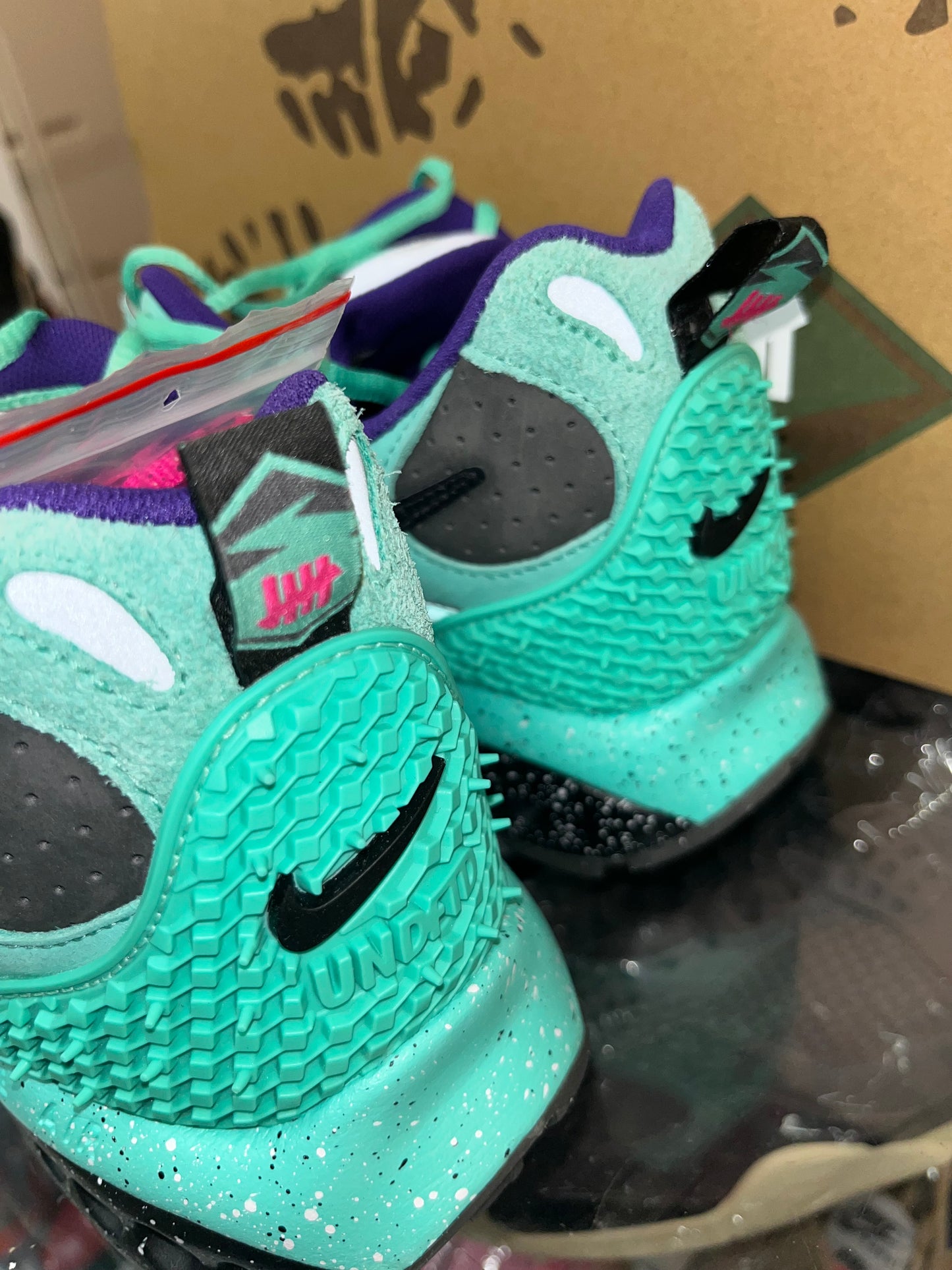 Undefeated x Nike Air Terra Humara Light Menta